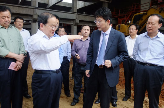 省委副書記、省長鹿心社蒞臨我公司視察 實地指導(dǎo)四特科技工業(yè)園項目建設(shè)工作