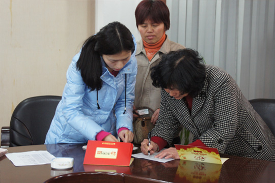 扶貧濟困獻愛心   企業責任銘心記