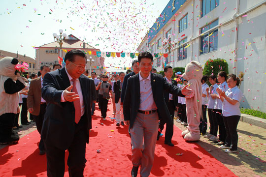 同發(fā)展，共超越，向更具成長力與戰(zhàn)斗力的行業(yè)領(lǐng)軍企業(yè)邁進(jìn)