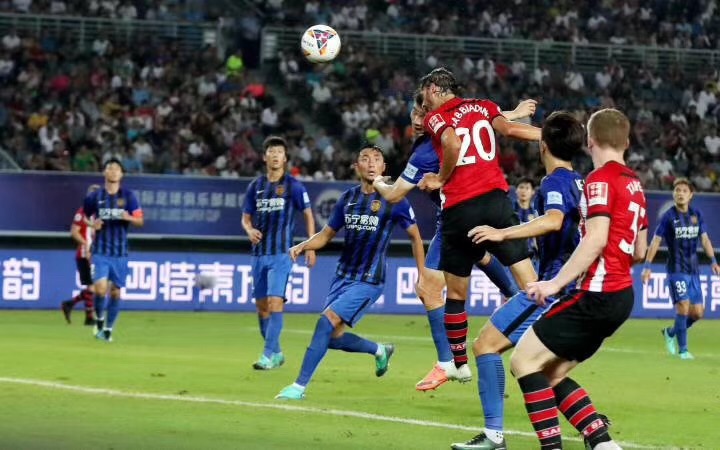 1535101508414069262.jpg 1-國際足球俱樂部超級杯比賽現(xiàn)場.jpg